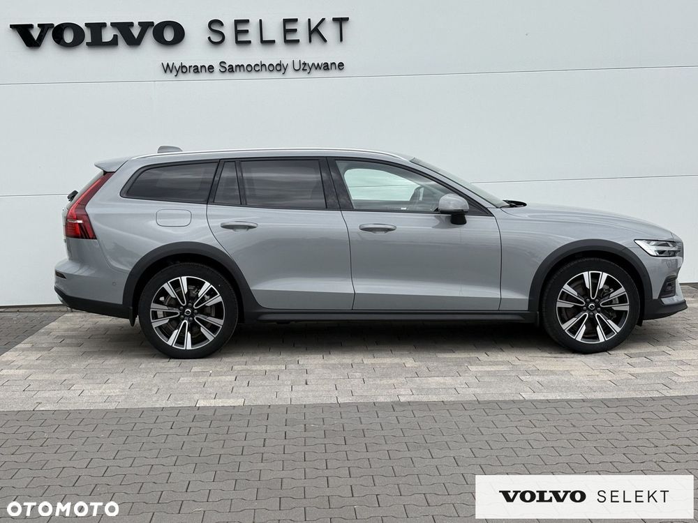 Volvo V60 Cross Country - 4