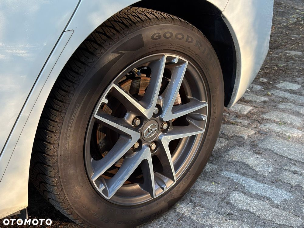 Toyota Auris 1.8 HSD Luna - 28