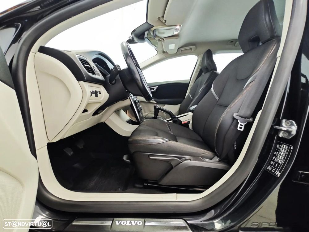 Volvo V40 Cross Country 1.6 D2 Momentum - 37