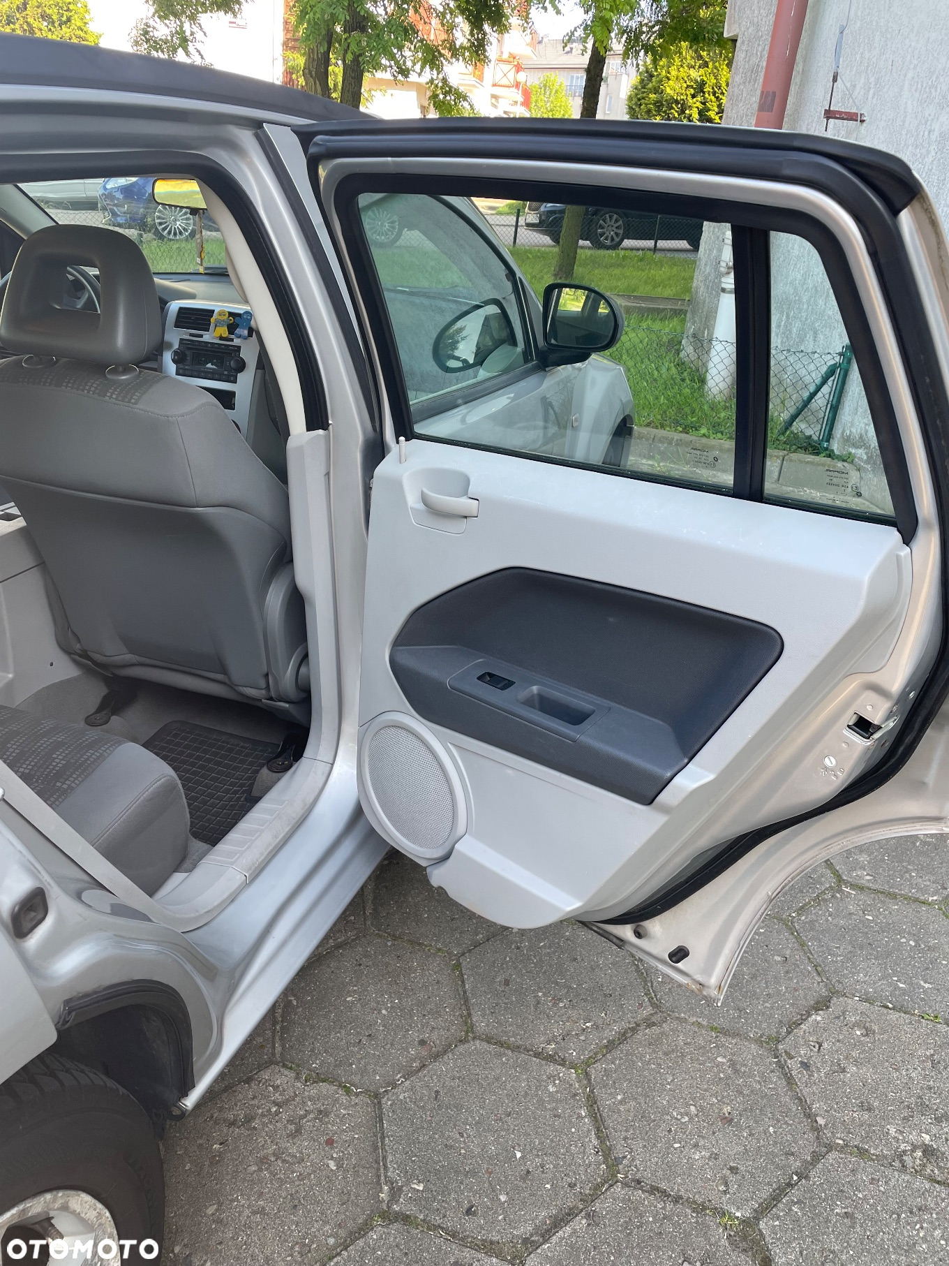 Dodge Caliber - 10