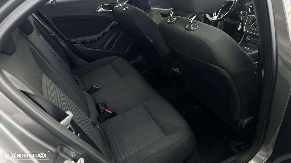 Mercedes-Benz A 180 d 7G-DCT Urban - 13