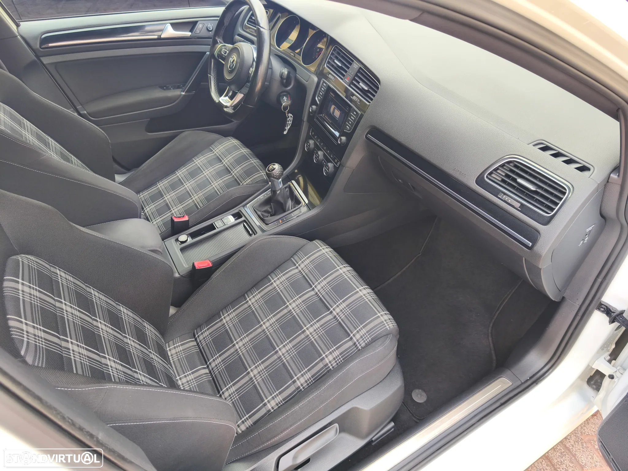 VW Golf 2.0 TDi GTD - 21