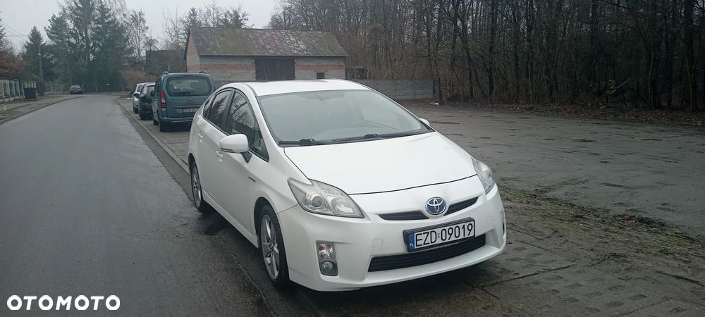 Toyota Prius (Hybrid) Executive - 5