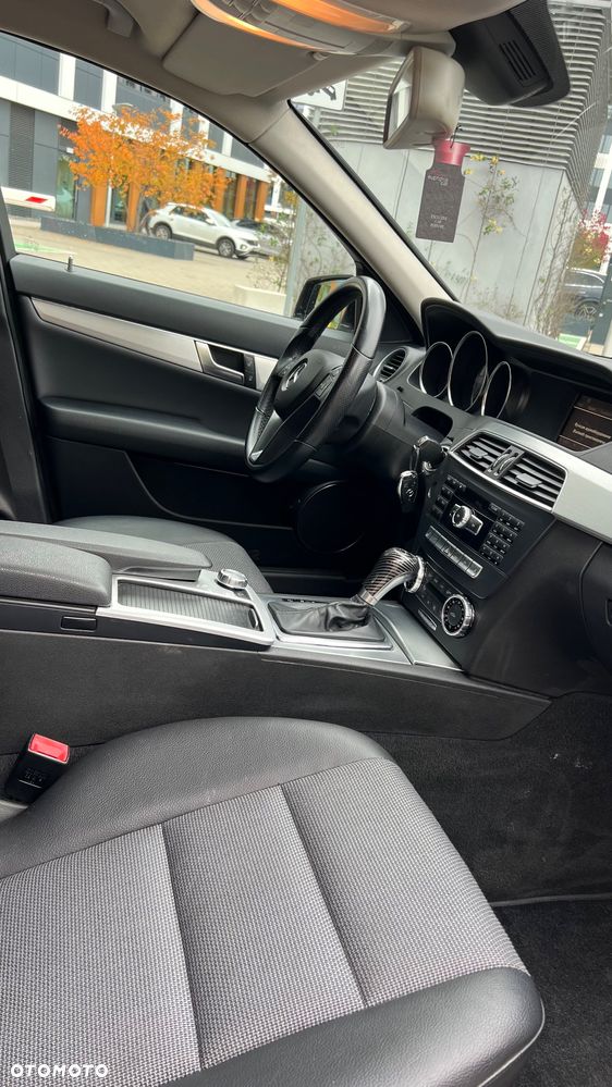 Mercedes-Benz Klasa C 180 T CGI Automatik BlueEFFICIENCY Avantgarde - 16