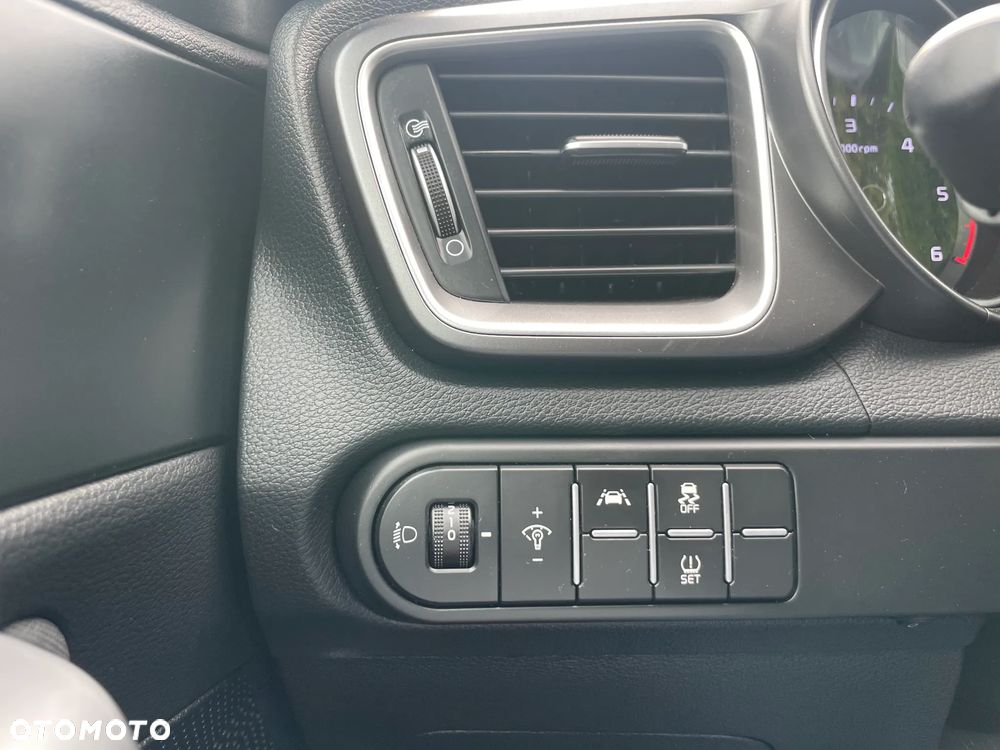 Kia Ceed 1.6 CRDi SCR M - 28