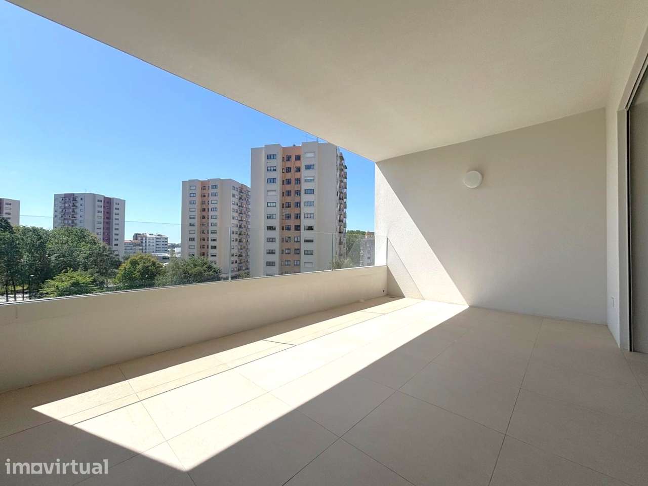 T2 NOVO no 6.º Andar c/ Varanda Sul/Poente, Garagem e Arrumo em Ramald - Grande imagem: 2/16