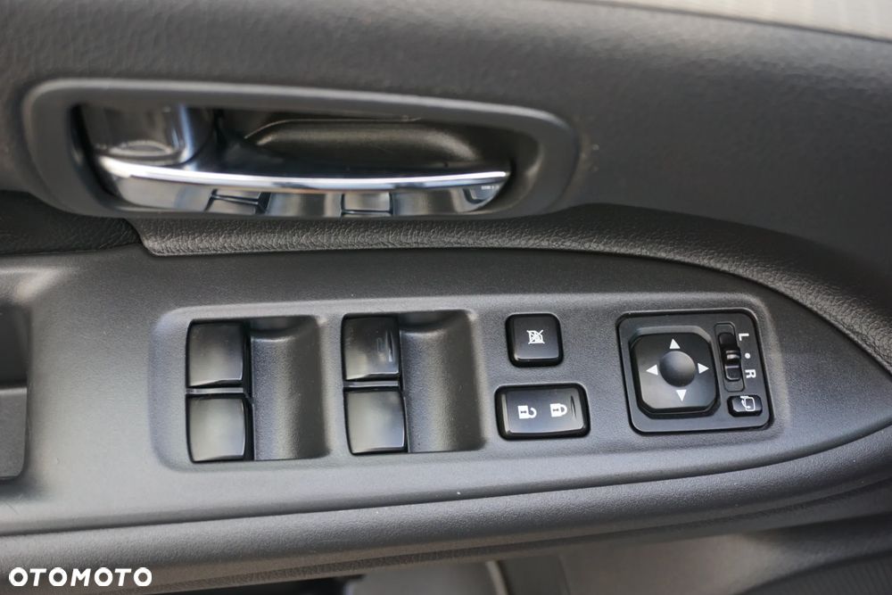 Mitsubishi Outlander Instyle NAVI + - 19
