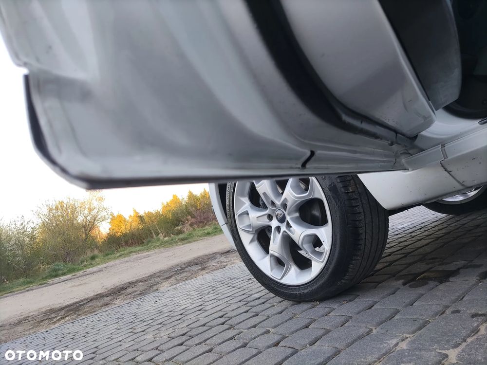 Ford Kuga 2.0 TDCi 2x4 Titanium - 25