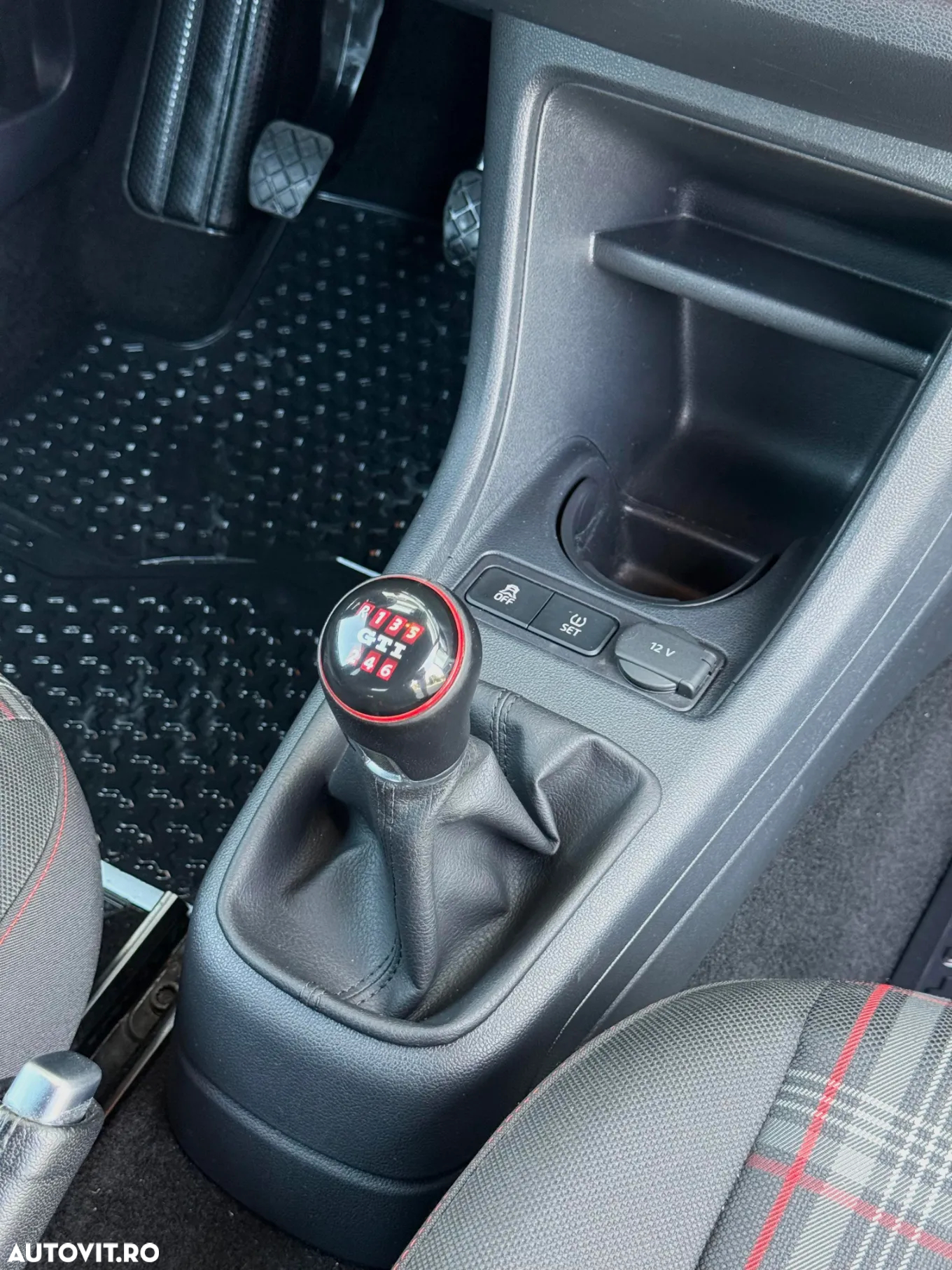 Volkswagen up! GTI - 13