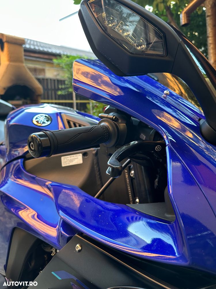 Yamaha YZF 1000 R1 - 8