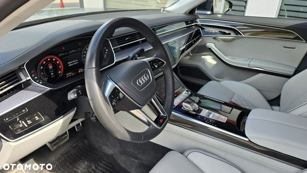 Audi S8 - 12