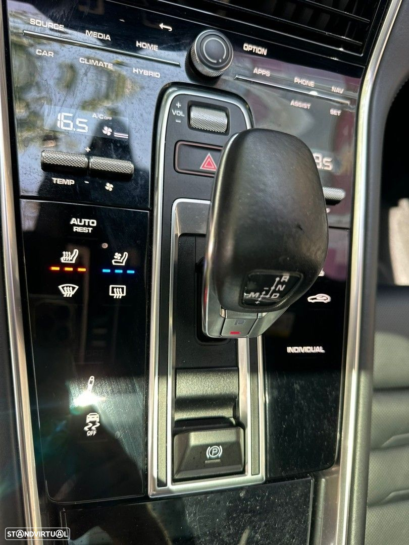 Porsche Panamera Sport Turismo 4 E-Hybrid - 15