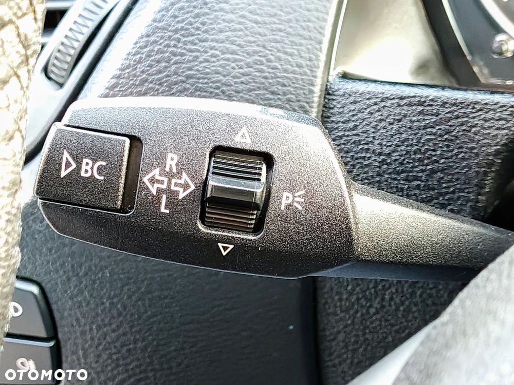 BMW X1 sDrive18i - 23