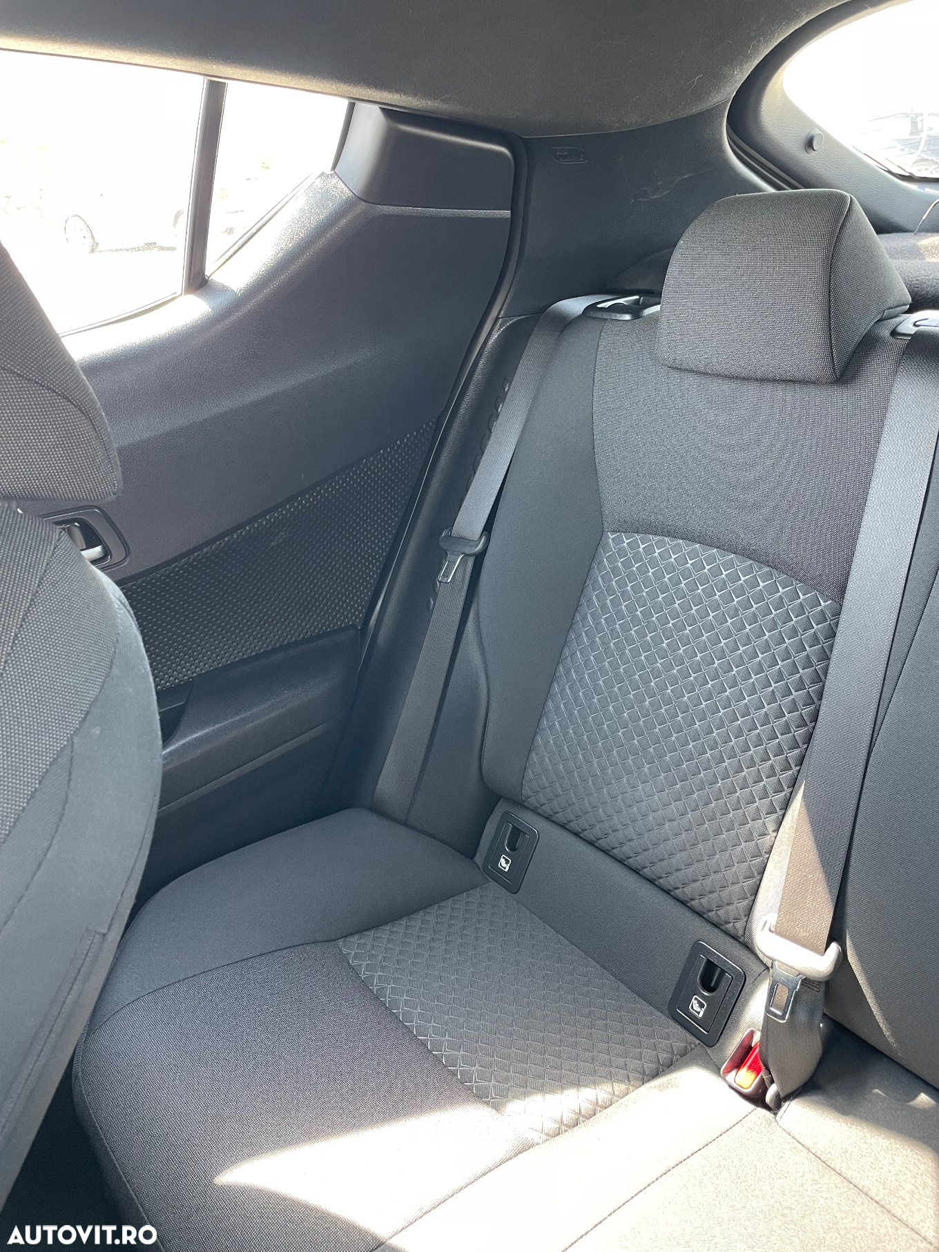 Toyota C-HR Hybrid Business-Edition - 10