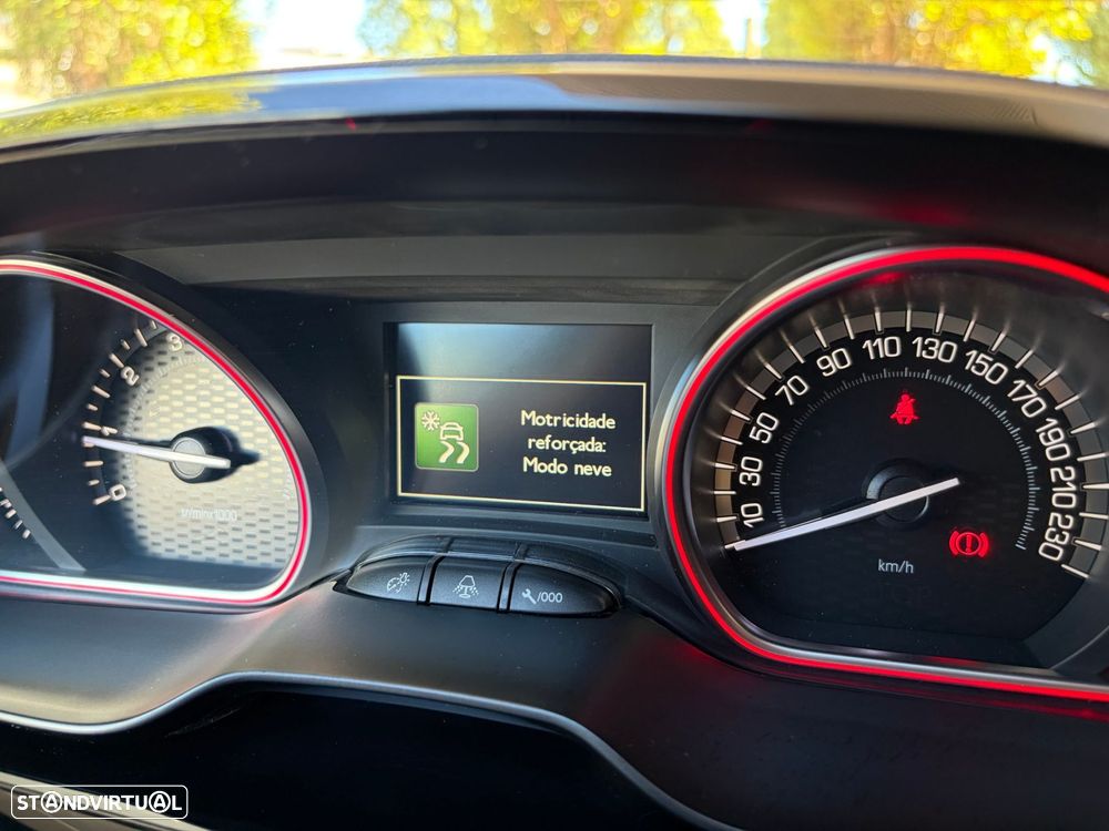 Peugeot 2008 1.2 PureTech GT Line - 42