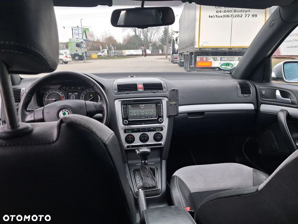 Skoda Octavia 2.0 TDI RS DSG - 4