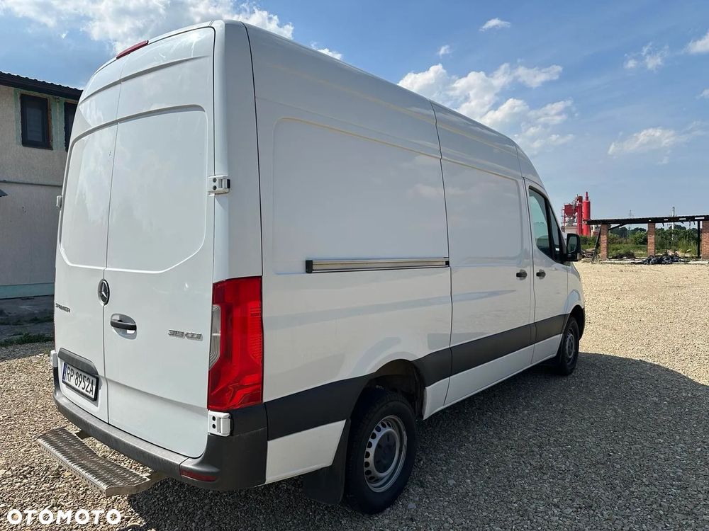Mercedes-Benz Sprinter 319 - 3