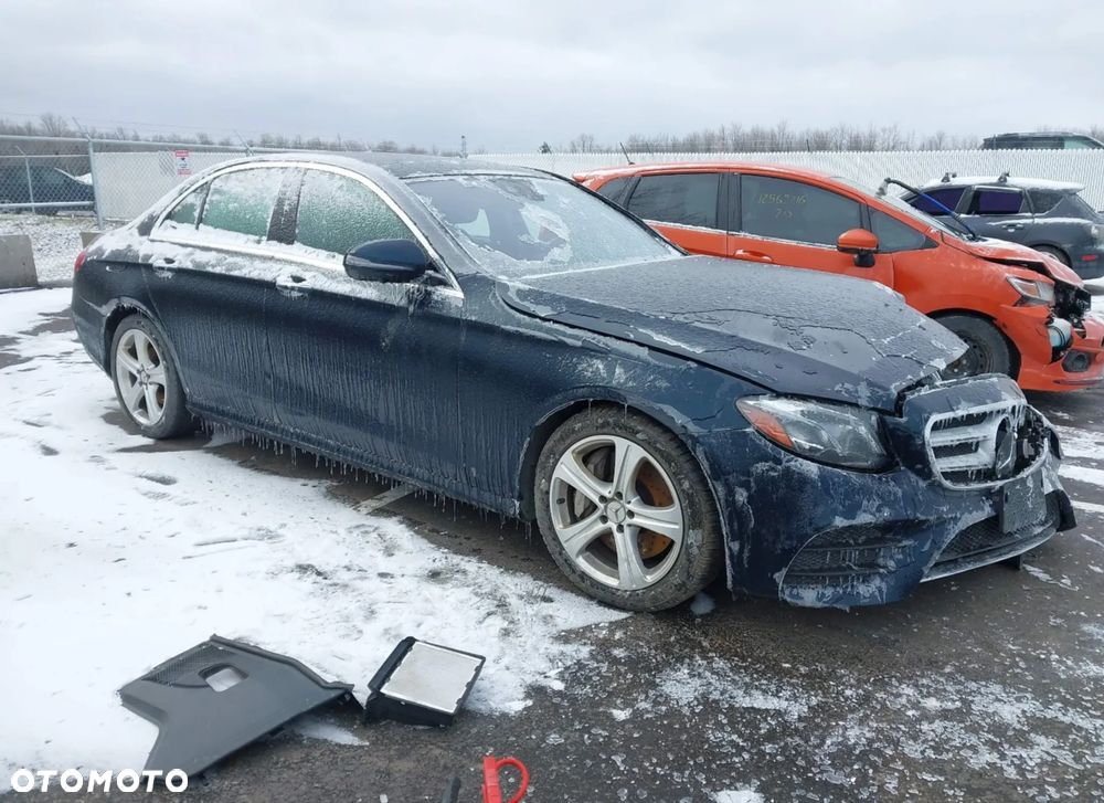 Mercedes-Benz Klasa E 300 9G-TRONIC AMG Line - 1