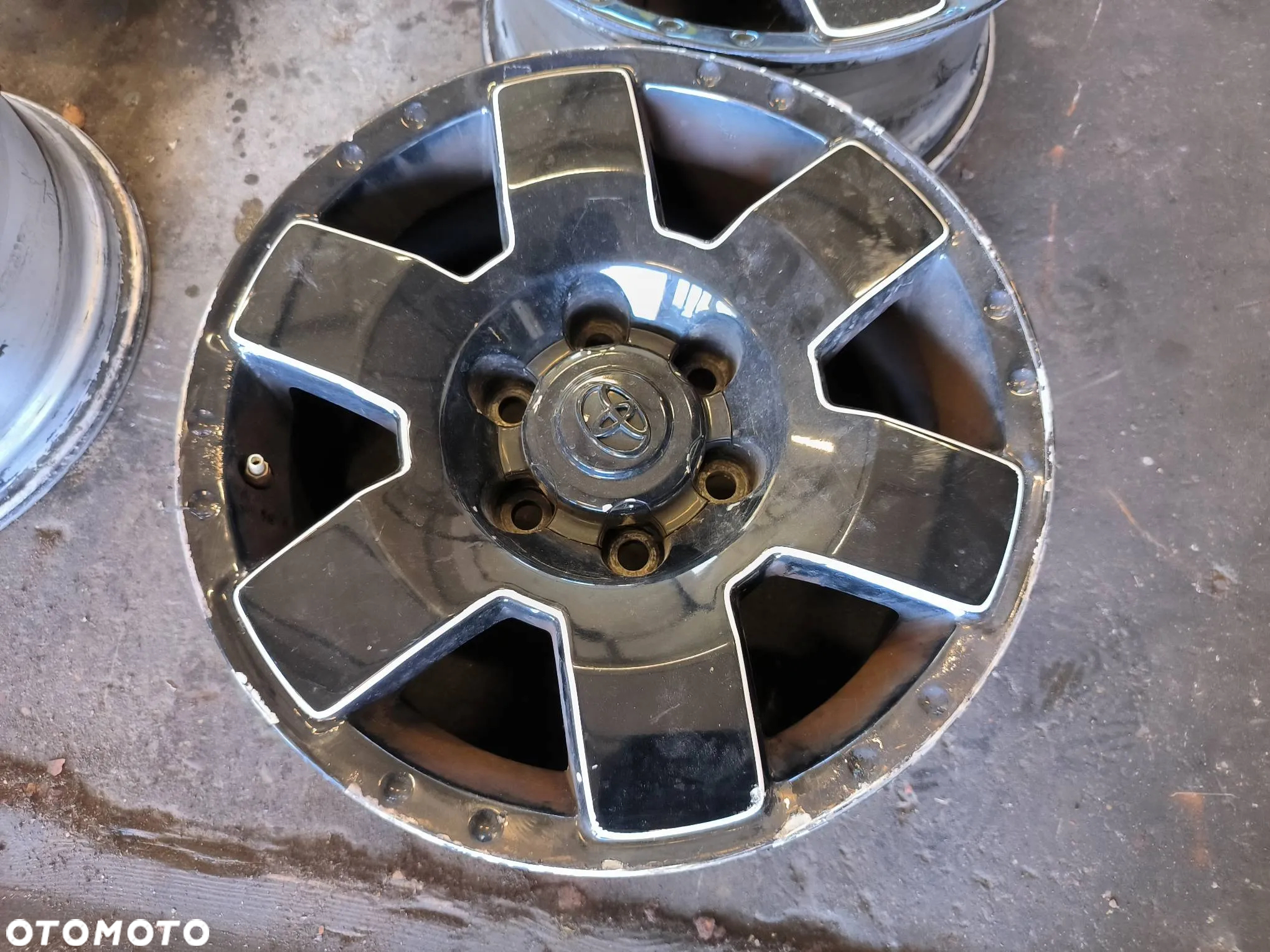 Felgi aluminiowe R17 6x139.70 Kita Toyota FJ cruiser 4.0 V6 2007 - 6