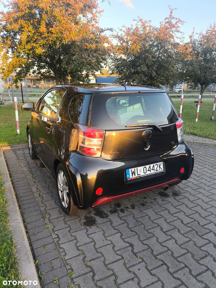 Toyota iQ - 6