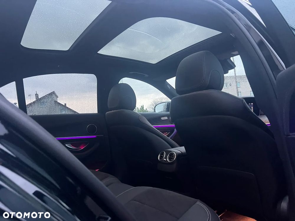 Mercedes-Benz Klasa E 200 4-Matic 9G-TRONIC - 32