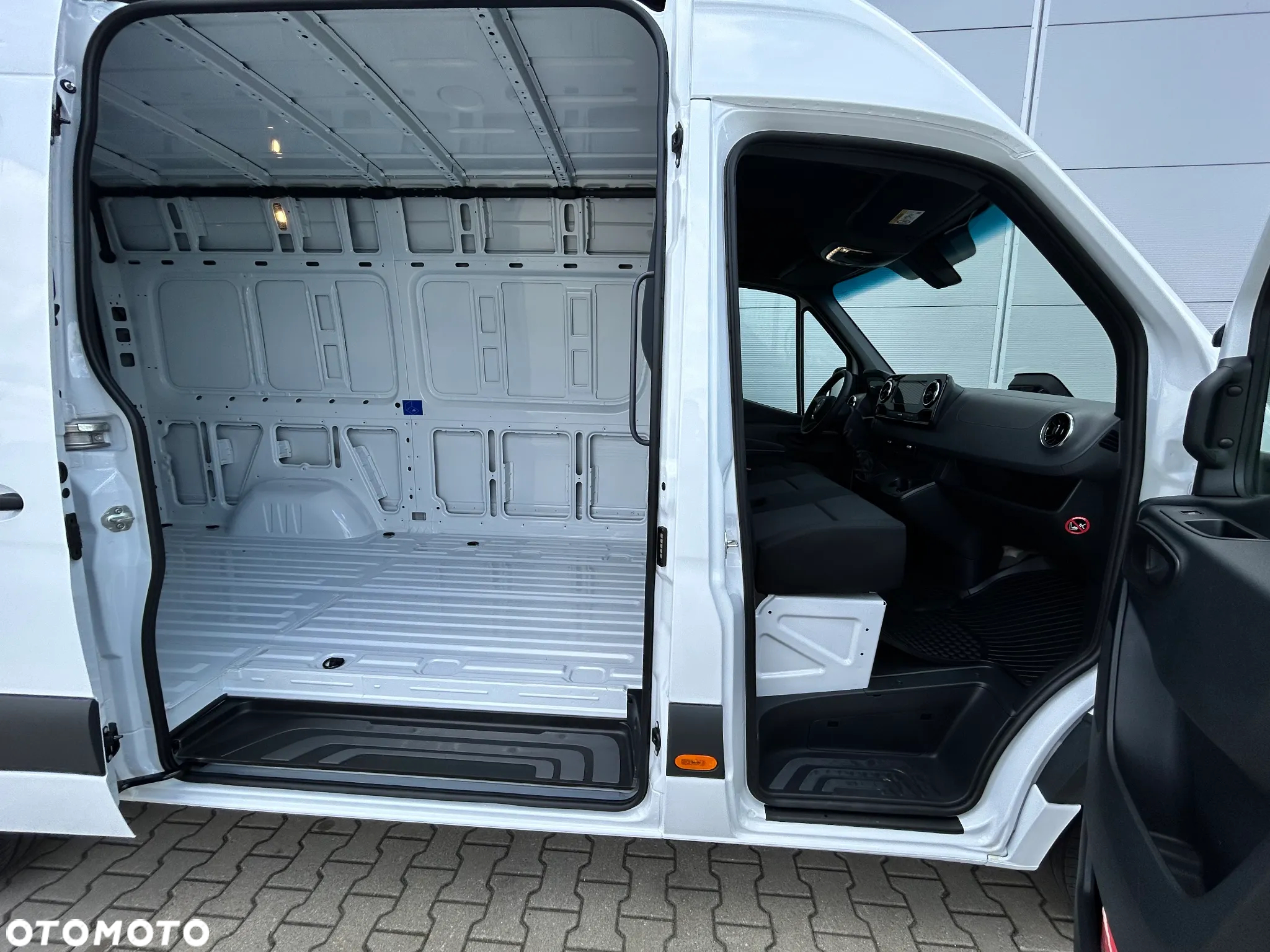 Mercedes-Benz SPRINTER 317 CDI FURGON STANDARD - 12