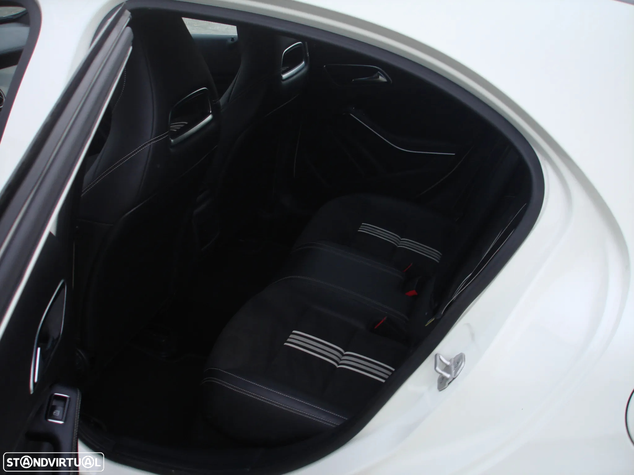 Mercedes-Benz A 180 d AMG Line - 28