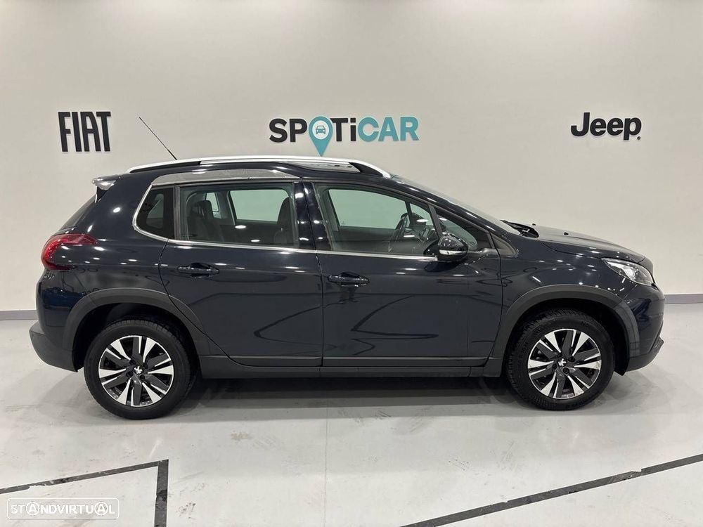Peugeot 2008 1.2 PureTech Allure - 4