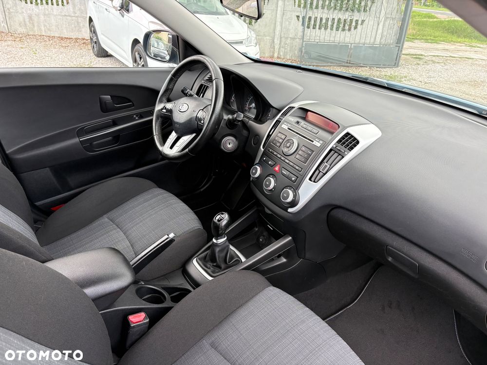 Kia Ceed - 24