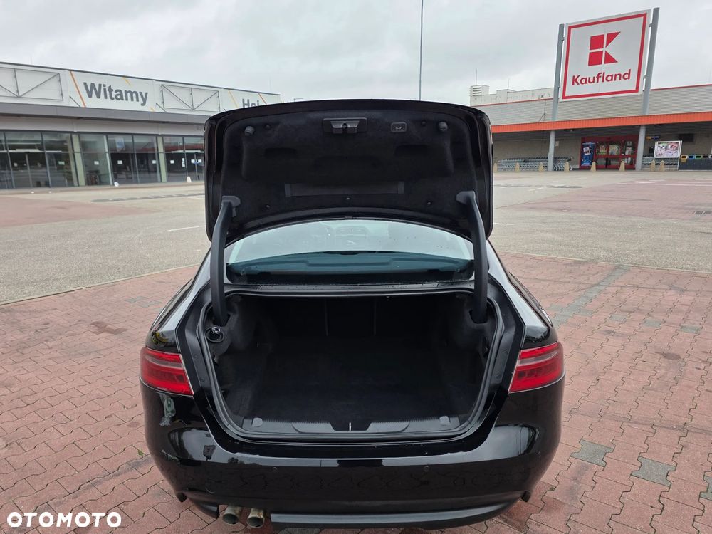 Jaguar XE 20d Prestige - 15