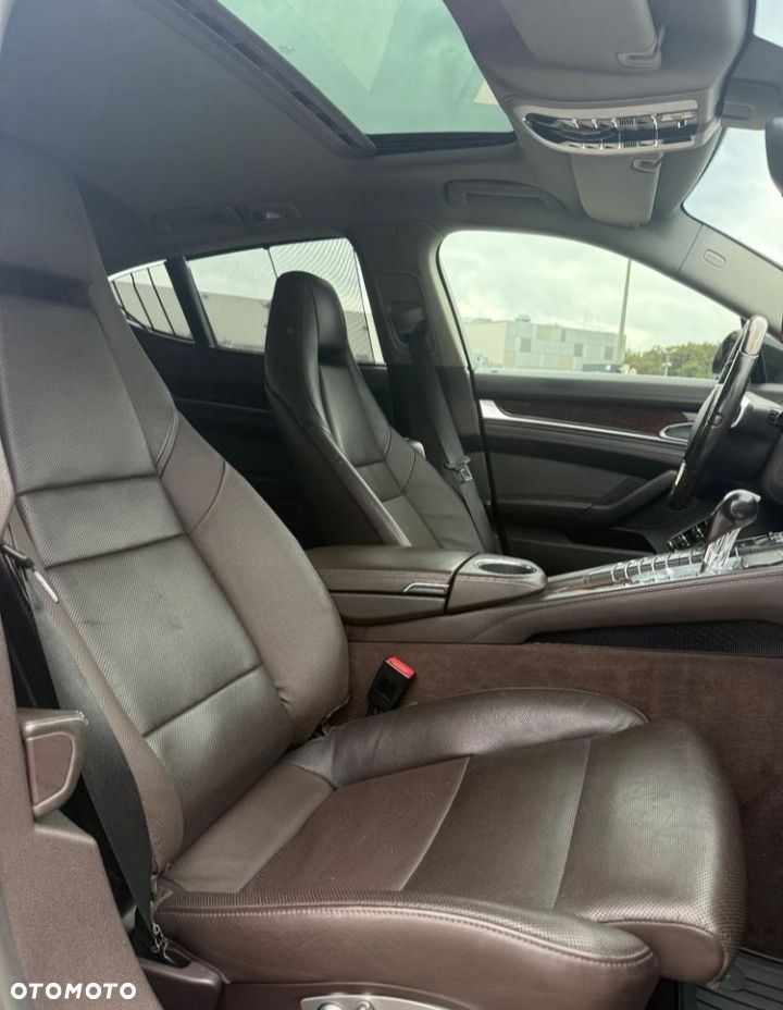 Porsche Panamera 4S - 25