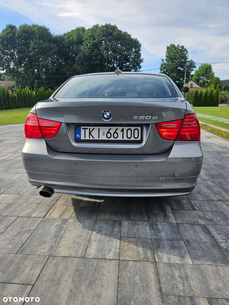 BMW Seria 3 320d Efficient Dynamics Sport Line EU6 - 13