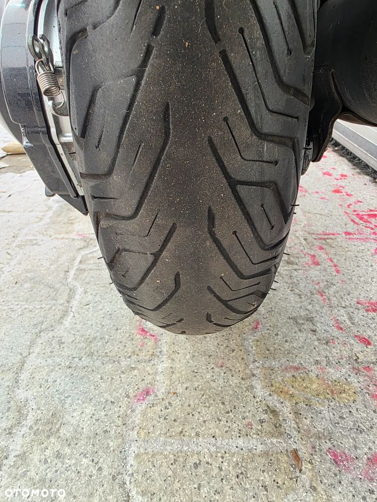 Suzuki Burgman - 15