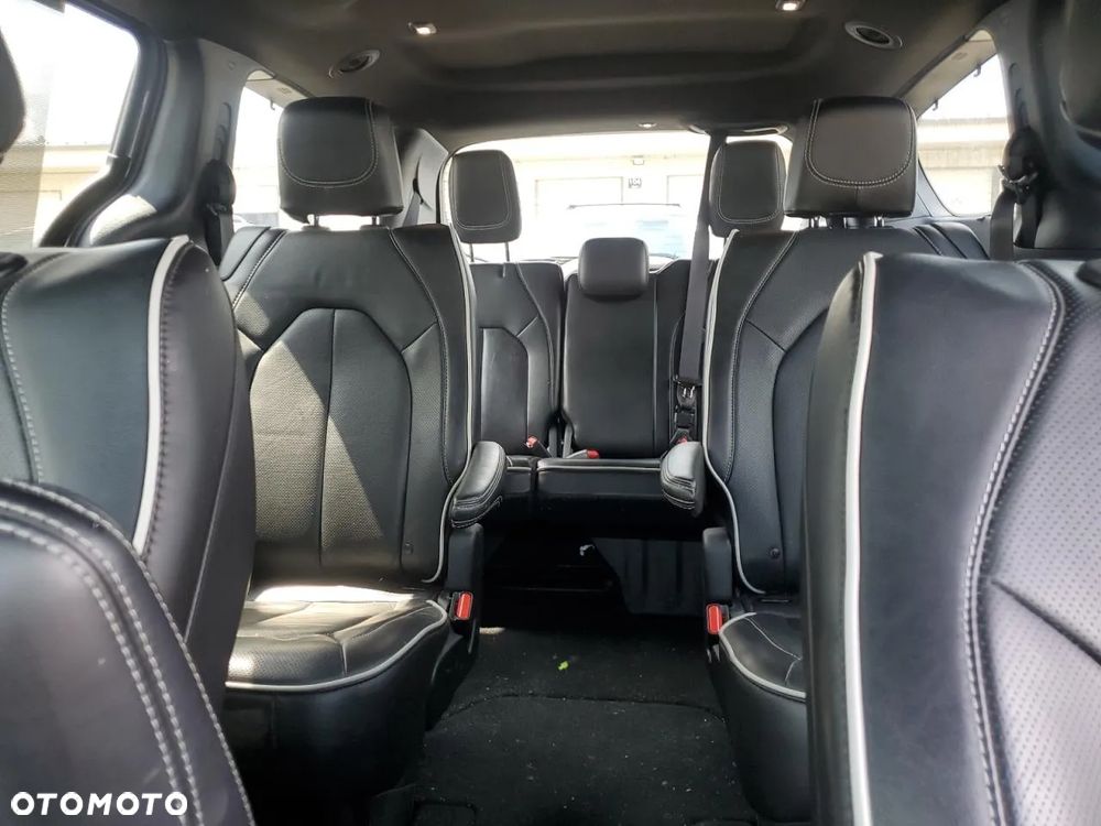 Chrysler Pacifica - 11