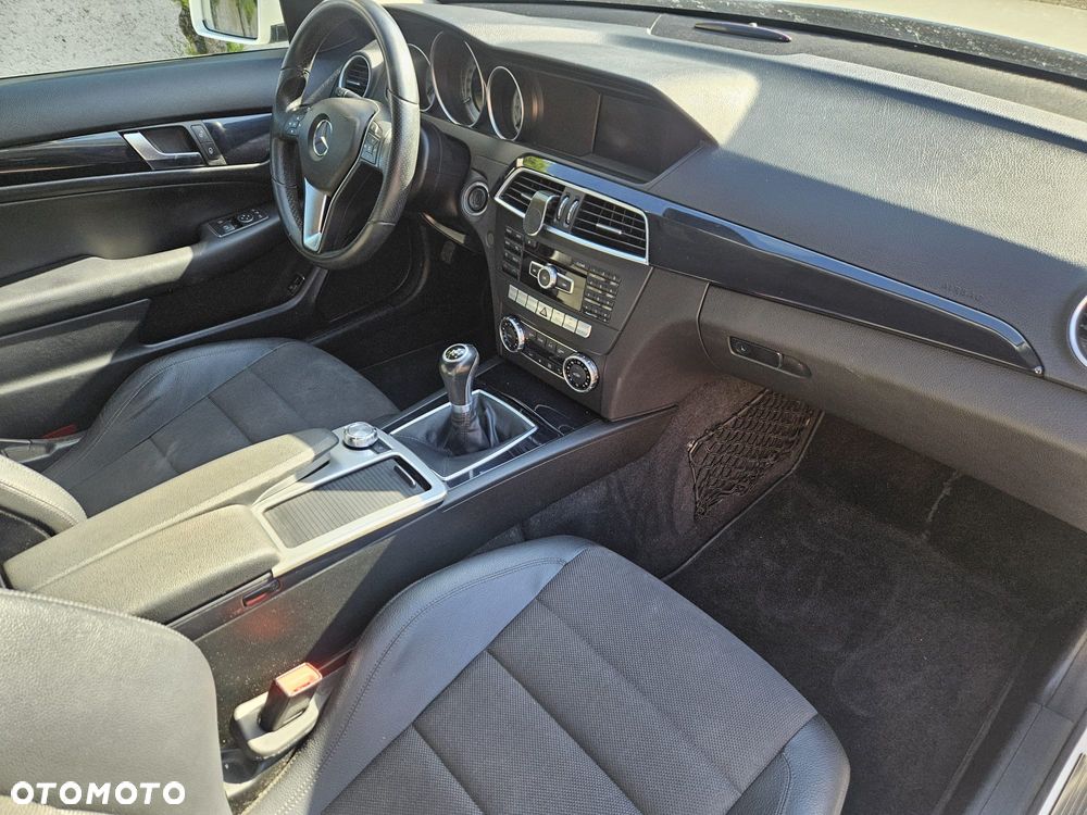 Mercedes-Benz Klasa C 220 CDI Edition - 8