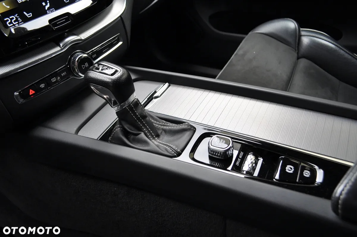 Volvo XC 60 D5 SCR AWD R-Design - 26