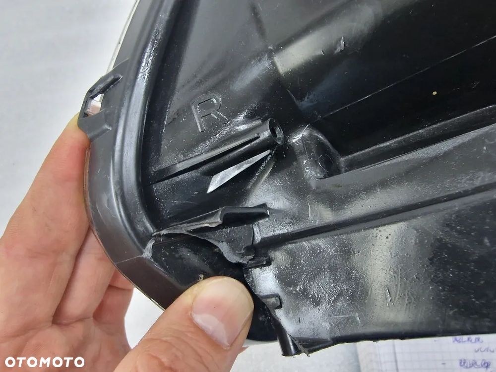 TOYOTA COROLLA E15 LIFT 10- PRAWA LAMPA PRZEDNIA PRZÓD  NR AUKCJI LL59 - 15