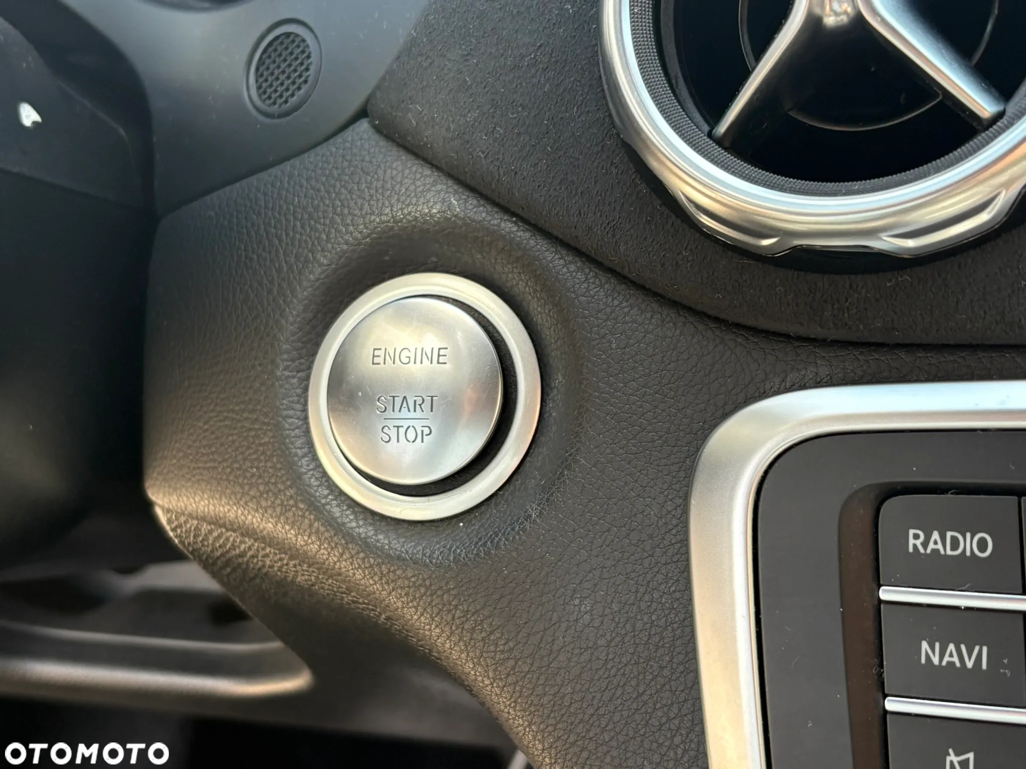 Mercedes-Benz GLA 180 7G-DCT AMG Line - 32