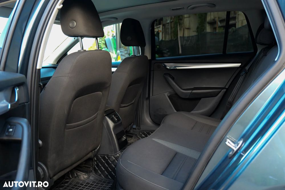 Skoda Octavia Combi Diesel 1.6 TDI DSG Style - 6
