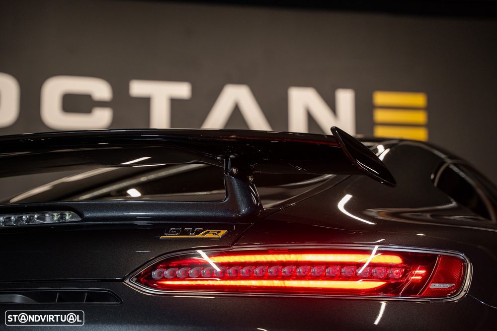 Mercedes-Benz AMG GT R - 13