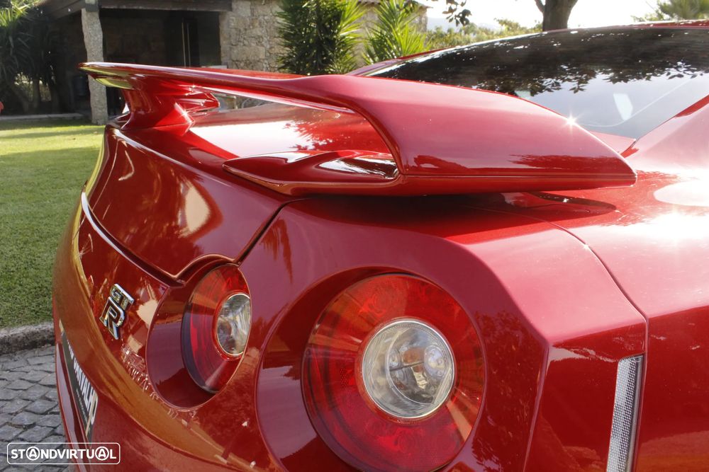 Nissan GT-R Premium Edition - 10