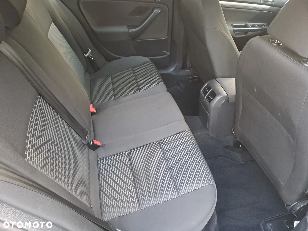 Volkswagen Golf 1.6 TDI BlueMotion Technology Comfortline - 21