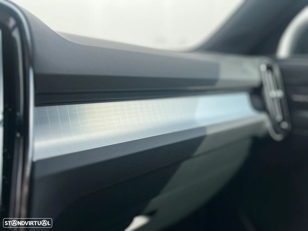 Volvo XC 40 2.0 B3 Black Edition - 23