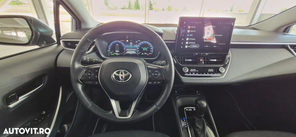 Toyota Corolla 1.8 HSD Business - 37
