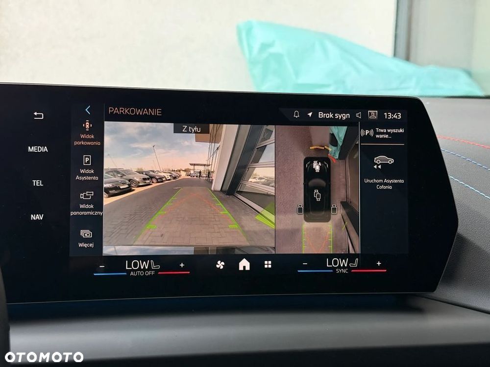 BMW Seria 1 120d mHEV - 32