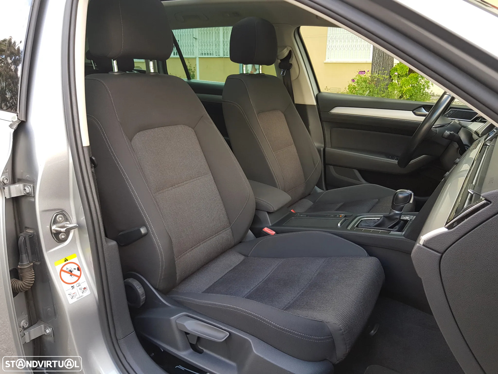 VW Passat Variant 1.6 TDI Highline DSG - 38