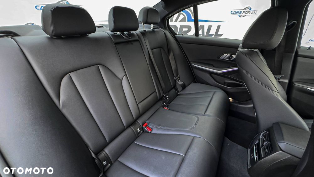 BMW Seria 3 330i Luxury Line - 16
