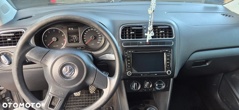 Volkswagen Polo 1.4 16V Comfortline - 11
