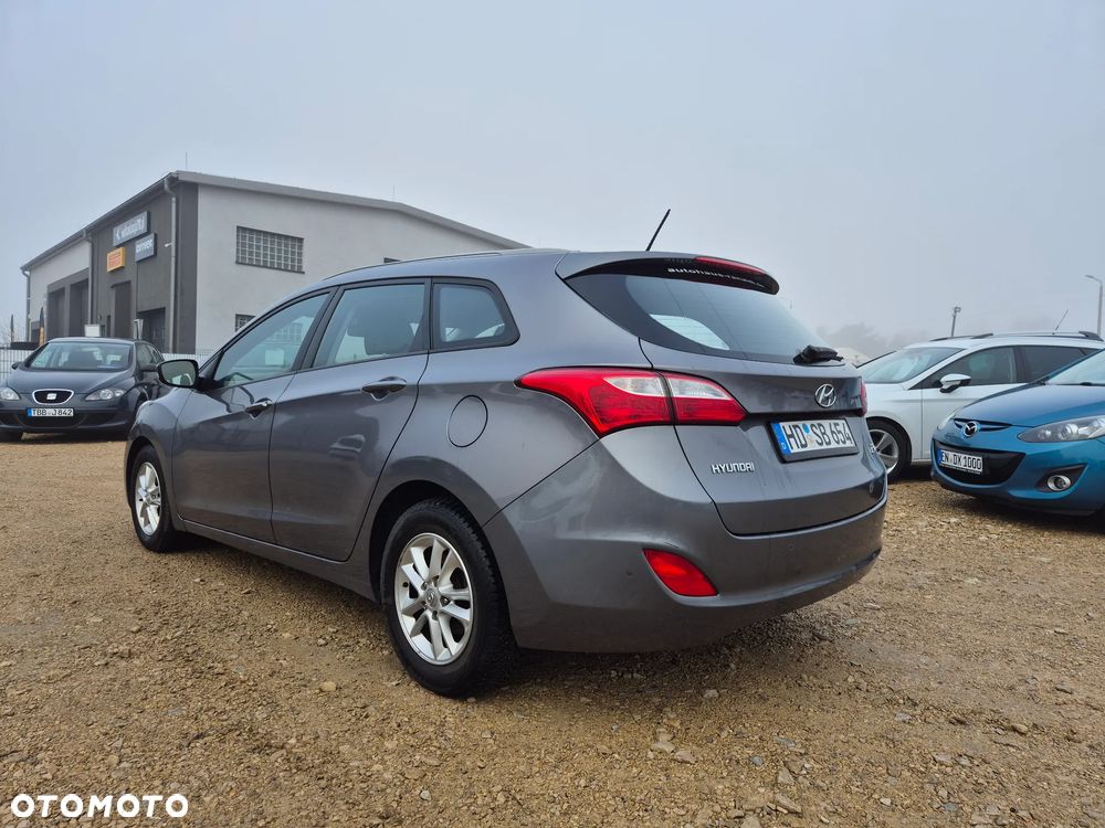 Hyundai i30 blue Kombi 1.6 CRDi Style - 4