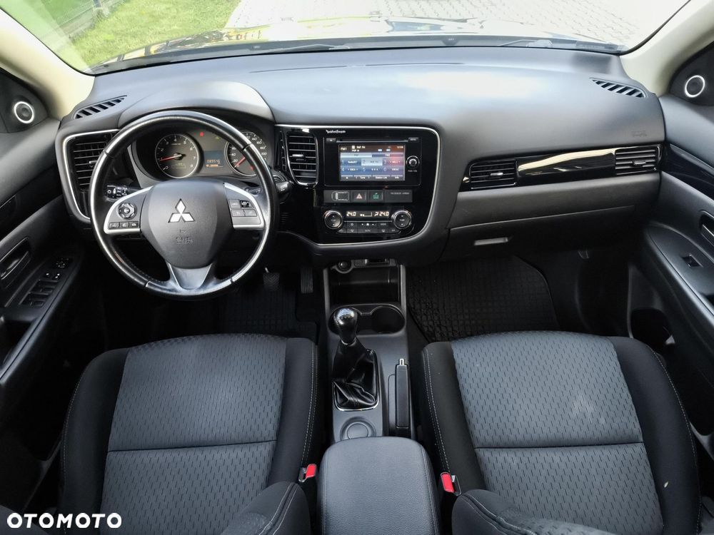 Mitsubishi Outlander - 24